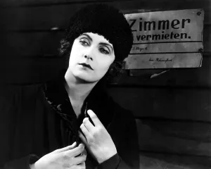 Images Dated 16th December 2015: THE JOYLESS STREET, (aka DIE FREUDLOSE GASSE), Greta Garbo, 1925