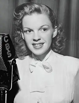 Images Dated 11th December 2018: Judy Garland, 1946