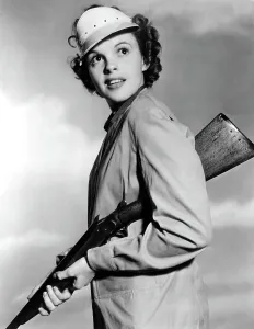 Images Dated 7th October 2005: Judy Garland dressed for skeet shooting, 1941
