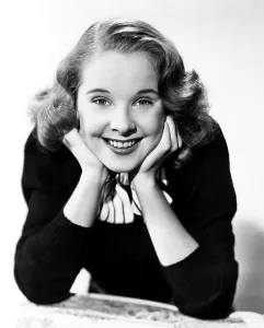 Images Dated 7th December 2015: JUNIOR MISS, Mona Freeman, 1945