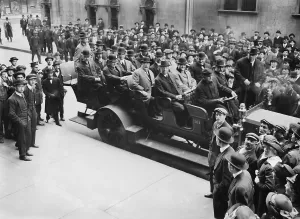 Conspiracy Prints: The jury in the Becker-Rosenthal murder trial under protected transport in NYC