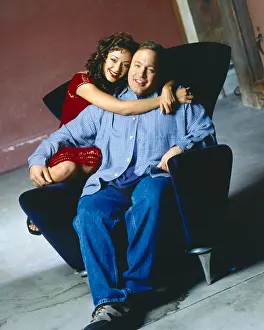 : THE KING OF QUEENS, from left: Leah Remini, Kevin James, (Season 2), 1998-2007
