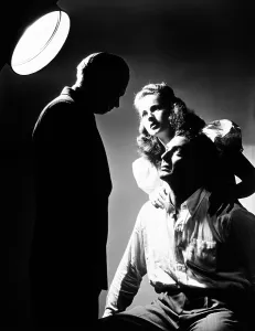 Images Dated 29th December 2005: KISS OF DEATH, Coleen Gray, Victor Mature