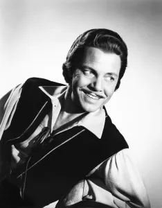 Images Dated 5th March 2015: THE LADY AND THE BANDIT, Louis Hayward, 1951