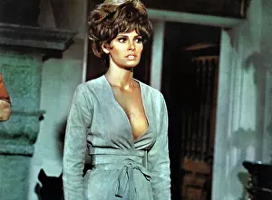 LADY IN CEMENT, Raquel Welch, 1968. 20th Century-Fox Film Corporation, TM & Copyright/courtesy Everett Collection