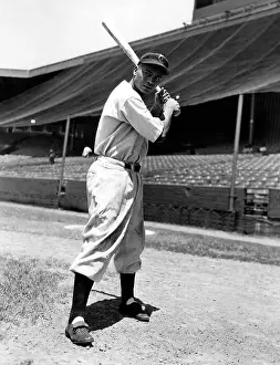 2003 Obits Prints: Larry Doby, circa 1947. Courtesy: CSU Archives / Everett Collection