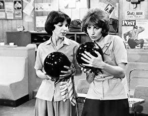 Cindy Prints: LAVERNE & SHIRLEY, from left: Cindy Williams, Penny Marshall, 1976-1983