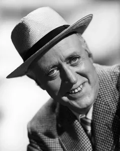 Head Shot Prints: LEFT RIGHT AND CENTRE, Alastair Sim, 1959 lrac1959-fsct01(lrac1959-fsct01)