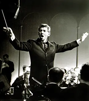 Conducting Prints: LEONARD BERNSTEIN, c. 1961. Courtesy: CSU Archives / Everett Collection