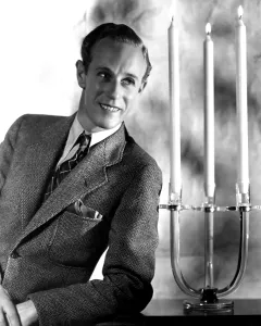Candelabra Prints: LESLIE HOWARD, portrait