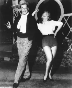 Song And Dance Prints: LET'S MAKE UP, (aka LILACS IN THE SPRING), from left, Errol Flynn, Anna Neagle, 1954