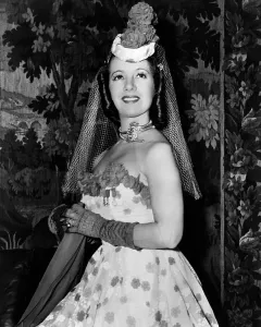 Lily Prints: Lily Pons, 1943. Courtesy: CSU Archives/Everett Collection