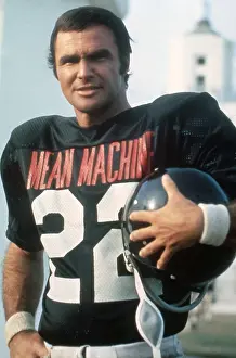 Movpor14 Prints: THE LONGEST YARD, Burt Reynolds, 1974. Paramount / Courtesy Everett Collection