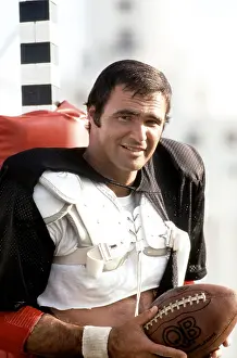 Movpor15 Prints: THE LONGEST YARD, Burt Reynolds, 1974. Paramount/courtesy Everett Collection