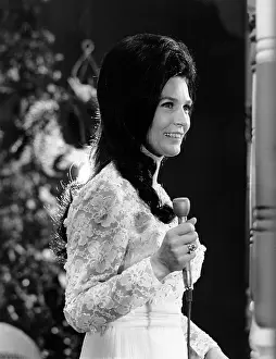 Lynn Prints: Loretta Lynn, 1970s. Courtesy: CSU Archives / Everett Collection
