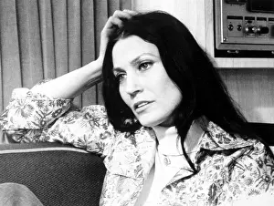 Images Dated 28th June 2025: Loretta Lynn, 1975. Courtesy: CSU Archives / Everett Collection