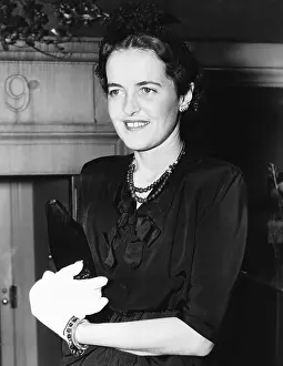 Socialite Prints: Louise Macy, NYC socialite and magazine editor was engaged to FDR's closet advisor