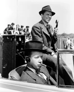 Broadcasting Prints: LOVE IN ON THE AIR, from left, Eddie Acuff, Ronald Reagan, 1937