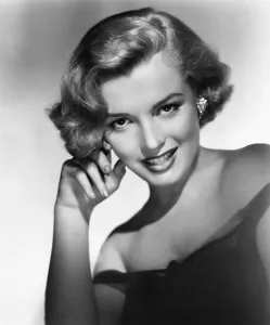 Images Dated 28th April 2015: LOVE NEST, Marilyn Monroe, 1951