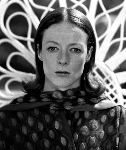 Images Dated 17th June 2005: LOVE AND PAIN AND THE WHOLE DAMN THING, Maggie Smith, 1973