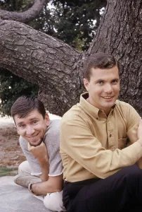 Hickman Prints: THE MANY LOVES OF DOBIE GILLIS, from left: Bob Denver, Dwayne Hickman, (1961), 1959-63
