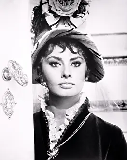 Images Dated 18th December 2018: MADAME, (aka MADAME SANS-GENE), Sophia Loren, 1961