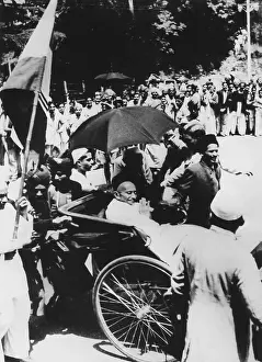 Independence Movements Prints: Mahatma Gandhi seated in a carriage to call on Viceroy Lord Wavell prior to the Simla Conference