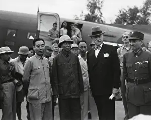 Lcgr1411 Prints: Mao Zedong and U.S. Ambassador Patrick Hurley at Chongqing (Chungking) airport