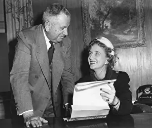 Agent Prints: Margaret Truman signs a contract to make a recording