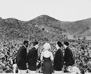 Movie Stars Prints: Marilyn Monroe performing for an estimated 13