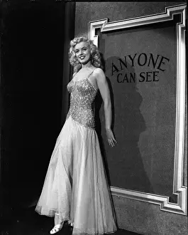 1409mam Prints: Marilyn Monroe in a publicity shot for LADIES OF THE CHORUS
