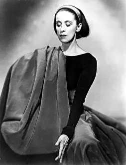 Cape Prints: Martha Graham in her IMPERIAL GESTURE, 1935.. Courtesy: CSU Archives / Everett Collection