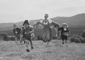 Musical Comedy Prints: Mary Martin with children in mountain landscape