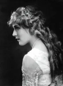 Story Hairstyles Prints: Mary Pickford, c. 1918