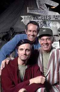 Alan Prints: MASH, (aka M*A*S*H*), from left: Alan Alda