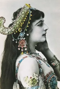 Mata Hari Prints: MATA HARI, Margaretha Geertruida Zelle