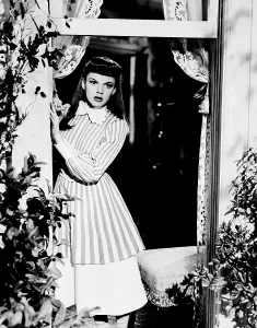 1944 Movies Prints: MEET ME IN ST. LOUIS, Judy Garland, 1944, 00198087, Photo by:Everett Collection(00198087)