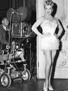 Images Dated 24th February 2014: THE MERRY WIDOW, Lana Turner on set, 1952