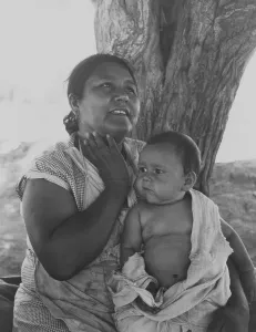 Ethnic Life Prints: Mexican-American mother and child in California during the Great Depression