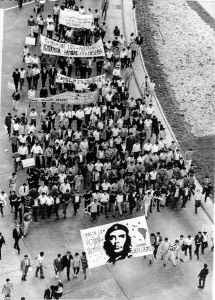Campus Prints: Mexico City: Students stream along Mexico City's Reforma Blvd en route to the Presidential Palace