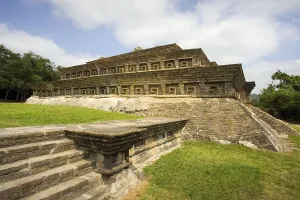MEXICO. VERACRUZ. El Tajn. El Tajin Chico. Building 1. Totonacan art. RAGA/AISA/Everett Collection (190080)**US SALES ONLY**