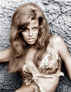 Images Dated 11th April 2012: ONE MILLION YEARS, B.C. Raquel Welch
