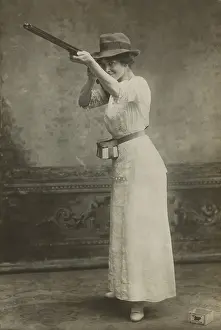 Walking Prints: Miss M.V. Lannan, of the Nemours Gun Club of Wilmington, Delaware, c. 1914-1915