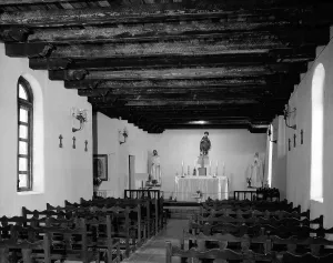 Images Dated 7th May 2009: Mission San Francisco de la Espada, church interior and altar. San Antonio, Texas