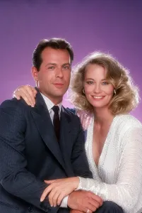 1980s Prints: MOONLIGHTING, from left: Bruce Willis, Cybill Shepherd, (1985), 1985-89