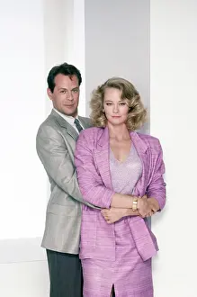 : MOONLIGHTING, from left, Bruce Willis, Cybill Shepherd, 1985-89 (1985 photo)