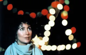 1980s Movies Prints: MOONSTRUCK, Cher, 1987. (c)MGM/ Courtesy: Everett Collection