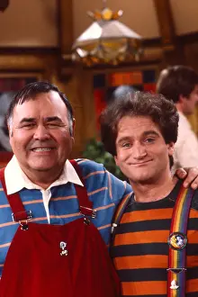 Jonathan Prints: MORK & MINDY, from left: Jonathan Winters, Robin Williams, 1978-82