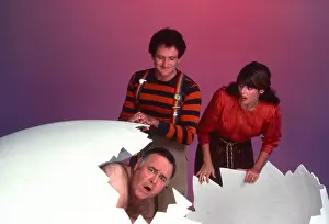 Jonathan Prints: MORK & MINDY, from left: Jonathan Winters, Robin Williams, Pam Dawber, 1978-82