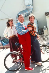 Bicycle Prints: MORK & MINDY, from left: Pam Dawber, Jonathan Winters, Robin Williams, 1978-82